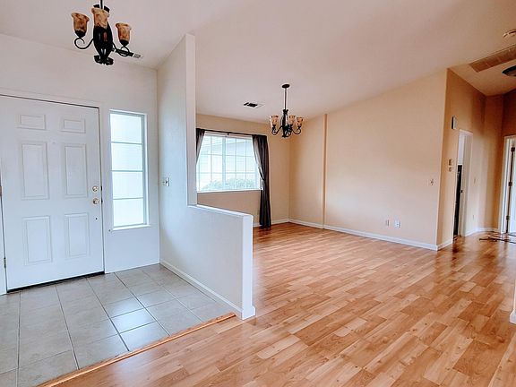 5th image of 1749 Bougainvillea Dr