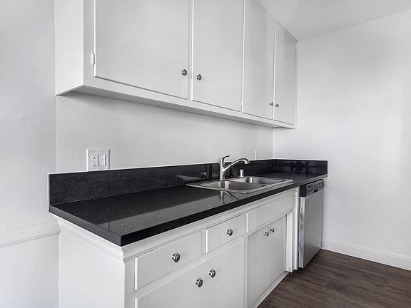 3rd image of 14924 Dickens St #10