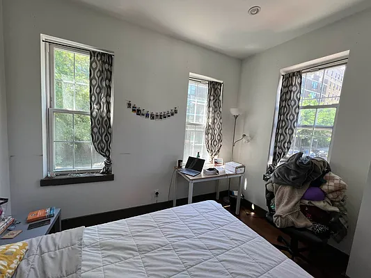 Rented by Delmark Realty LLC | media 17