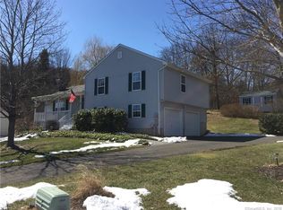 27 Spring Hill Ln, Bloomfield, CT 06002