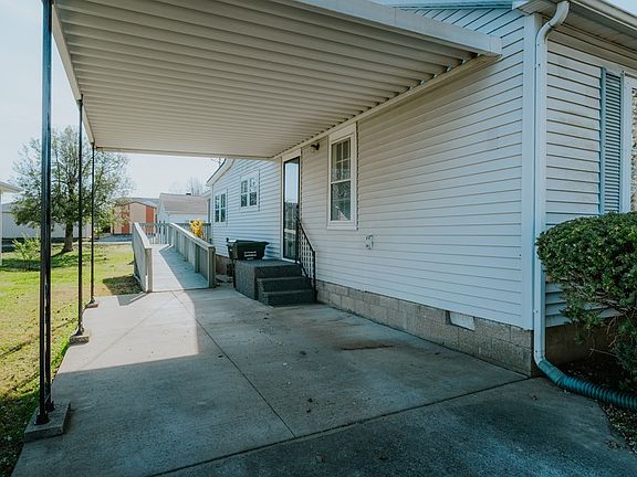 4th image of 632 Dozier Ave