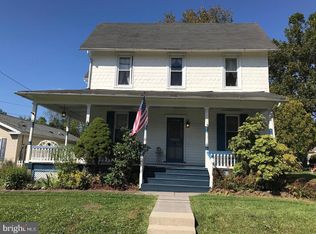 32 S Main St, Trumbauersville, PA 18970