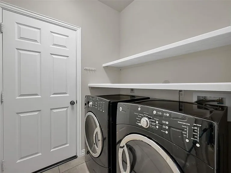2 Maitland Ct — Photo 26