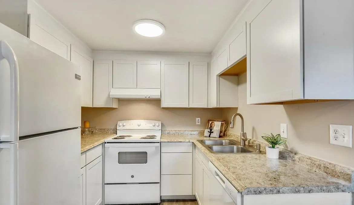 19304 Running Cedar Court - 5 (Small Bedroom) — Photo 4