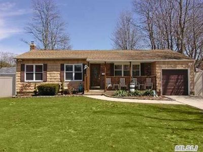 1074 Martinstein Ave, Bay Shore, NY, 11706