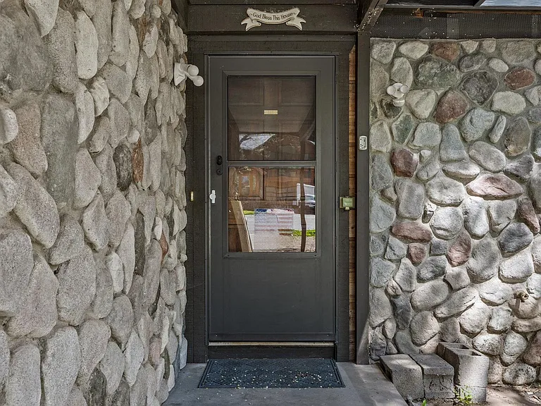 1108 Parkwood Ln — Photo 23