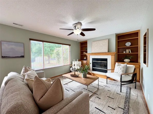 12220 Horton Ave, Urbandale, IA 50323