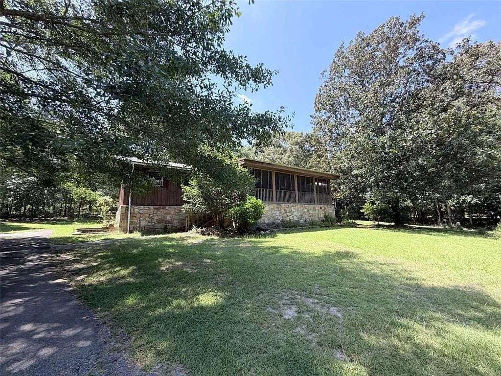 2 bed, 2.0 bath, 1724 sqft, $1,800 — Photo 2