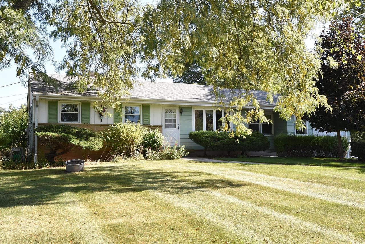 11638 North Country LANE, Mequon, WI 53092 MLS 1852767 Zillow