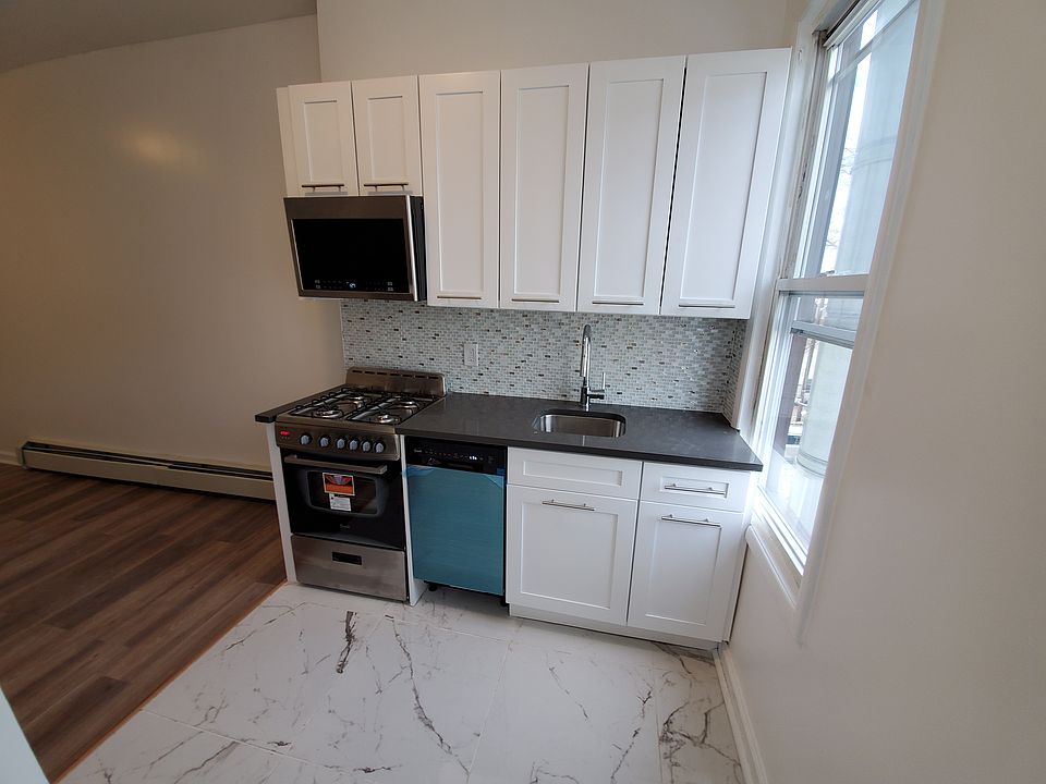2nd image of 9 Pierce Ave #11Q