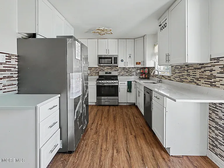 88 Curtis Pl — Photo 5