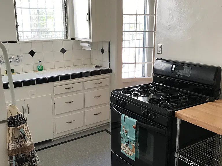 8366 Blackburn Ave — Photo 15