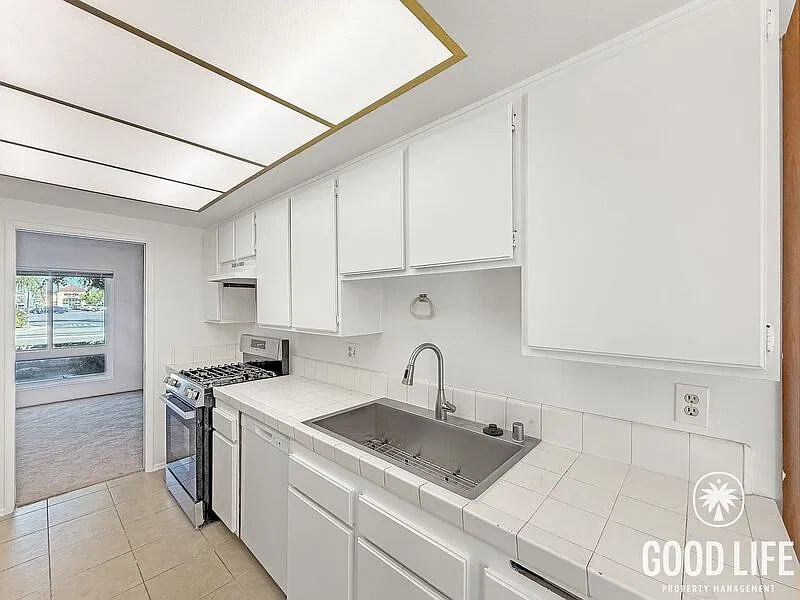3 bed, 2.5 bath, 1494 sqft, $3,400 — Photo 2