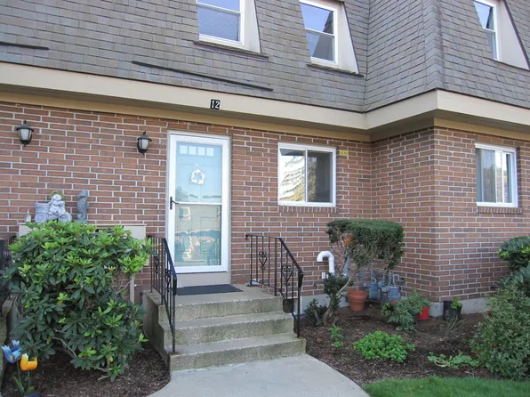 12 Walcott Valley Dr, Hopkinton, MA 01748