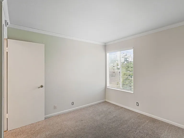 100 Devon Avenue — Photo 39