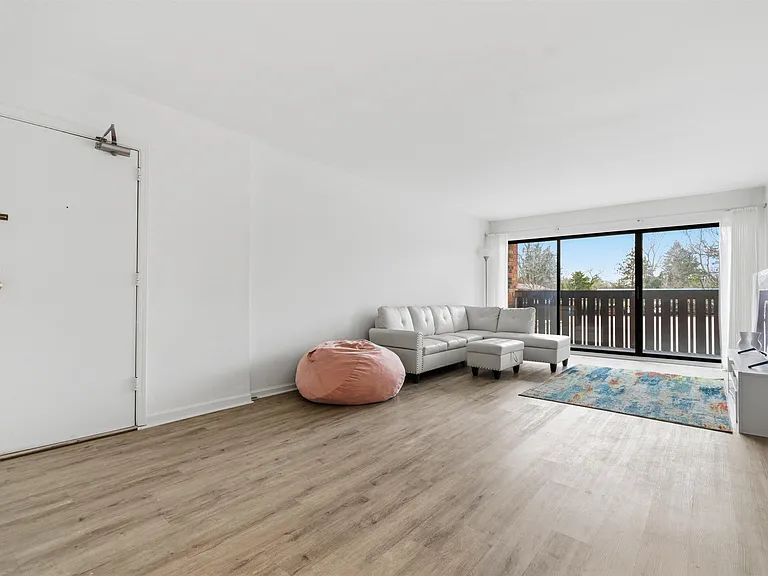 1235 S Maple Rd #201 — Photo 6