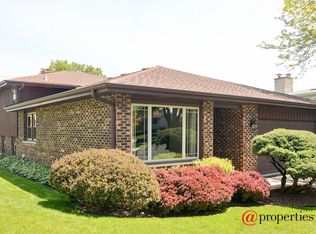 54 Brentwood Ln, Palatine, IL 60074