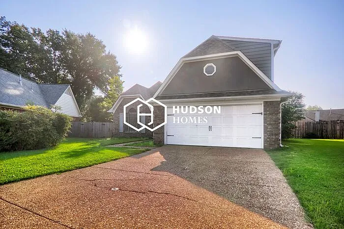 5 bed, 3.0 bath, 2299 sqft, $2,600 — Photo 3