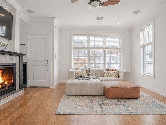 2nd image of 235 Gold St Unit 3