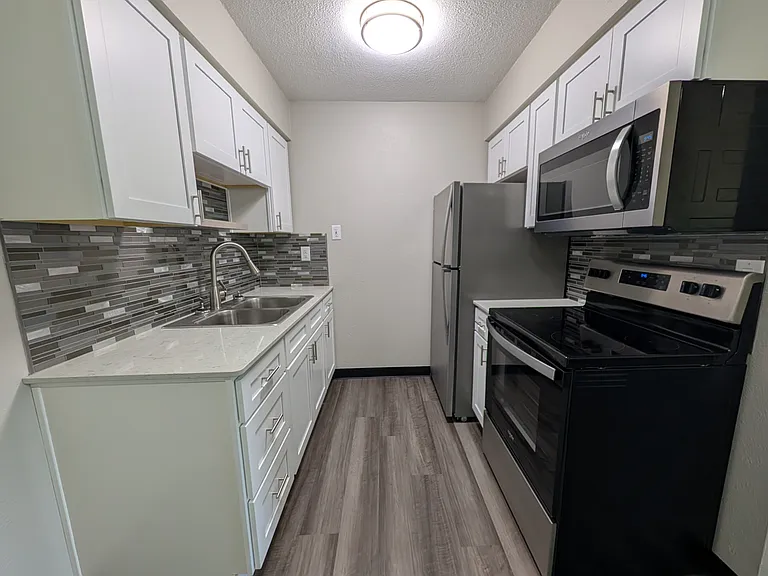 6110 Monroe St #15 — Photo 7