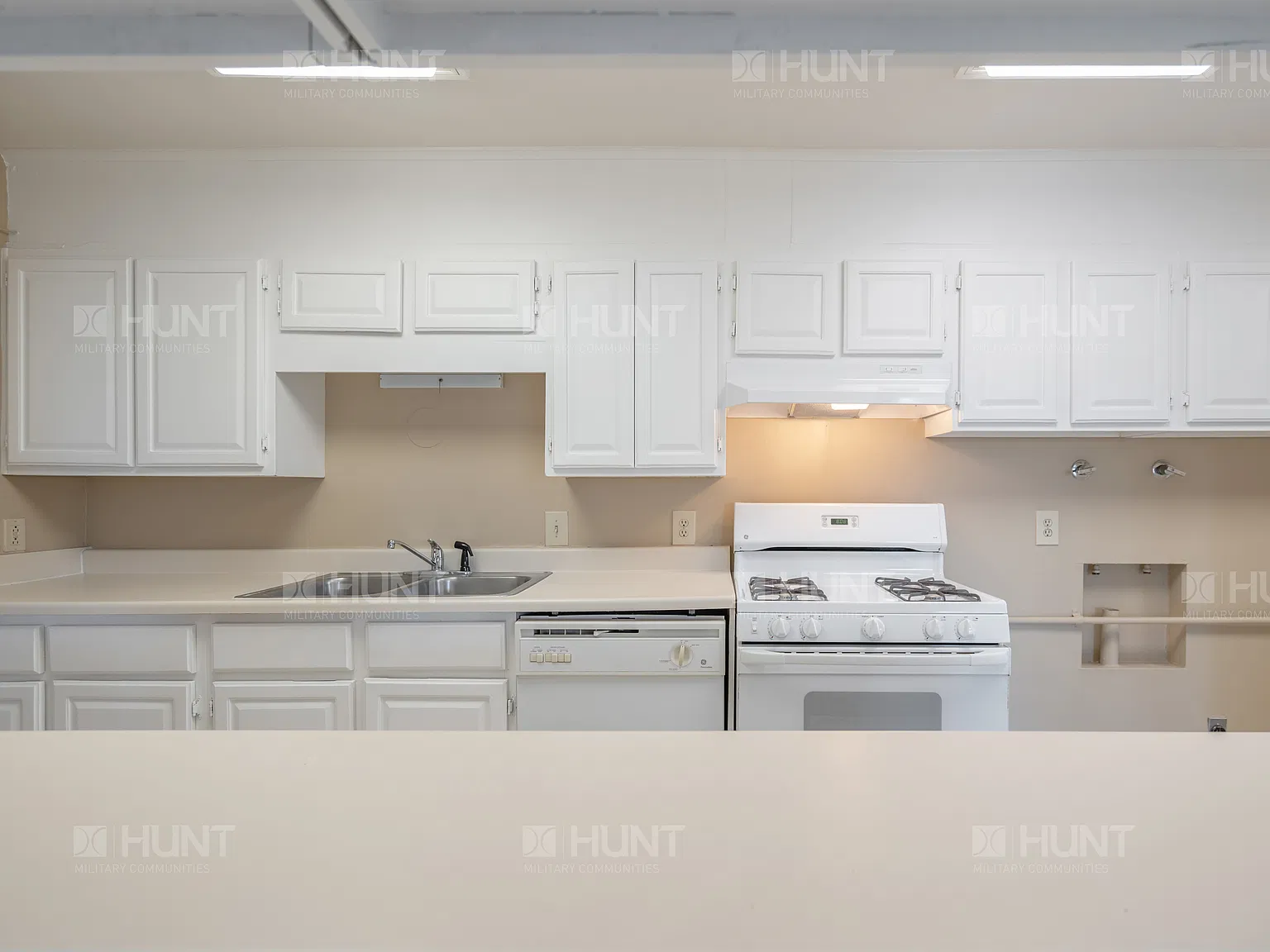 3 bed, 1400 sqft, $1,700 — Photo 2