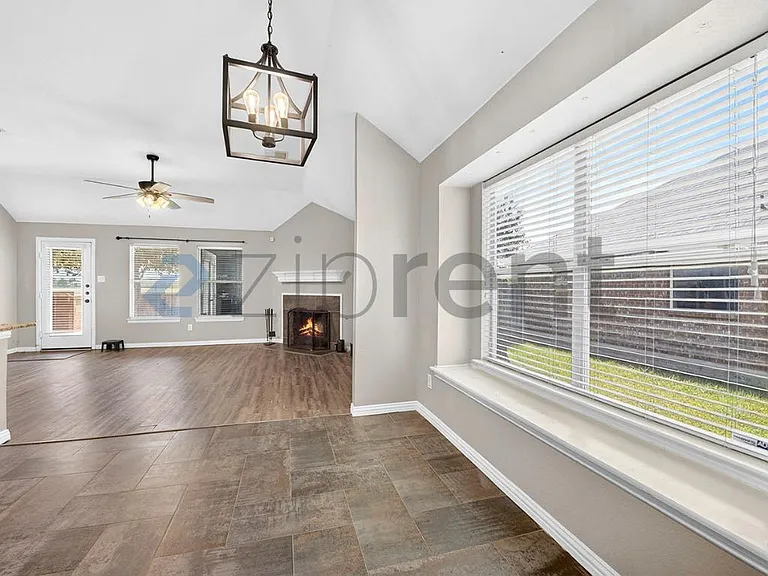 5228 Lake Grove Dr — Photo 18