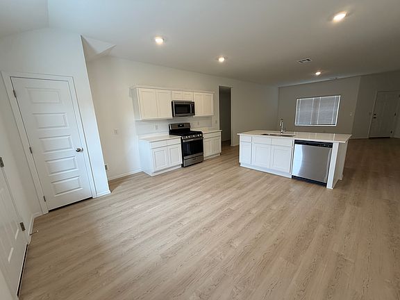 4th image of 7020 S Maple Ave