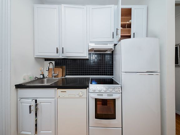 3rd image of 128 W 13th St APT 10