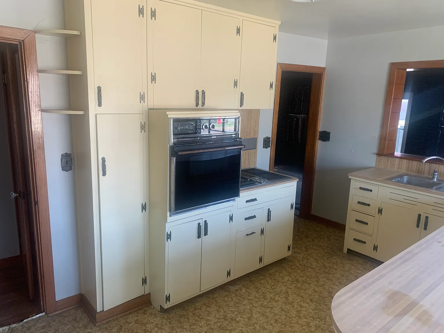 3 bed, 1.5 bath, 1179 sqft, $1,200 — Photo 2