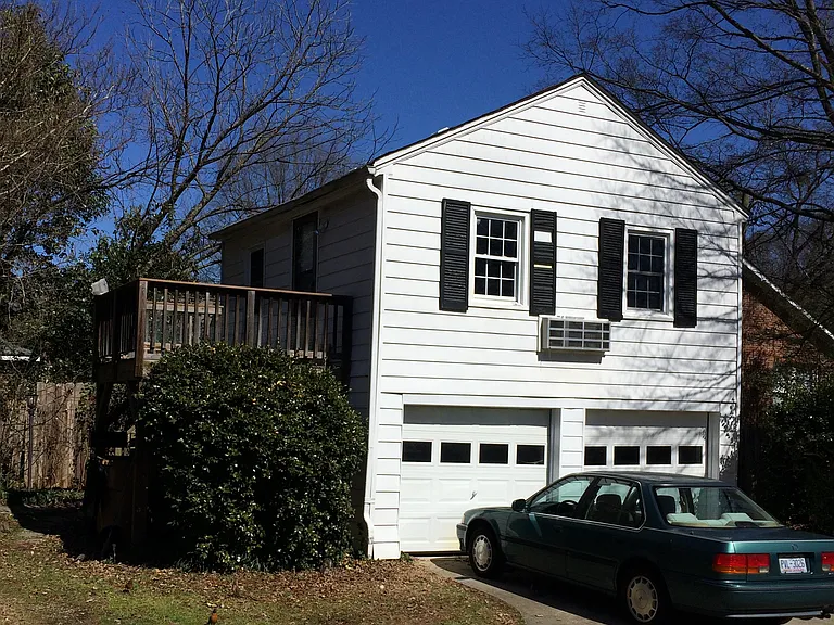2404 1/2 Stafford Ave — Photo 1