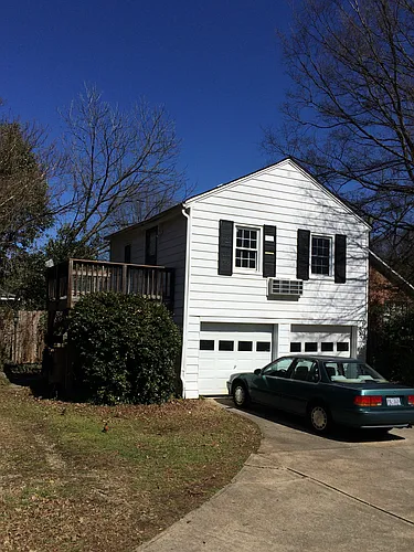 2404 1/2 Stafford Ave Photo 1