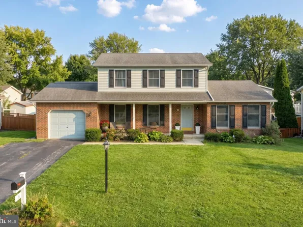 19 Garden Ln, Hanover, PA 17331