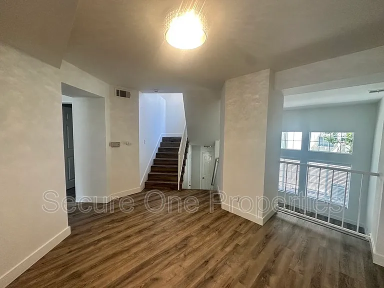 674 Warwick Ave — Photo 8
