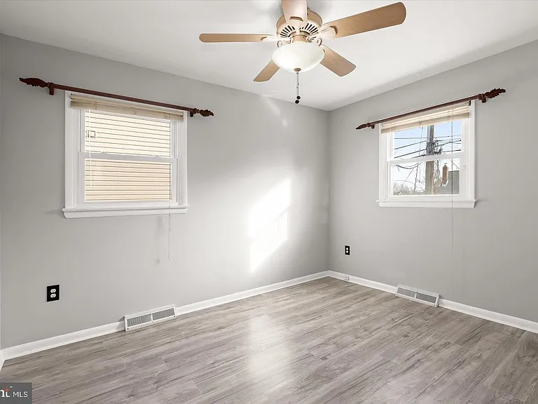 517 Winters Ln — Photo 20