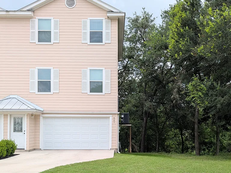 607 Creek Dr — Photo 2