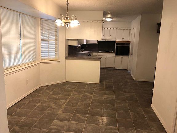 5th image of 9605 S Winston Way