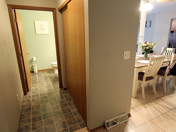 3rd image of 1338 Sunnydale Cir