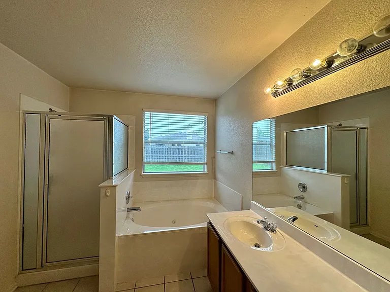 2311 Price Dr — Photo 7