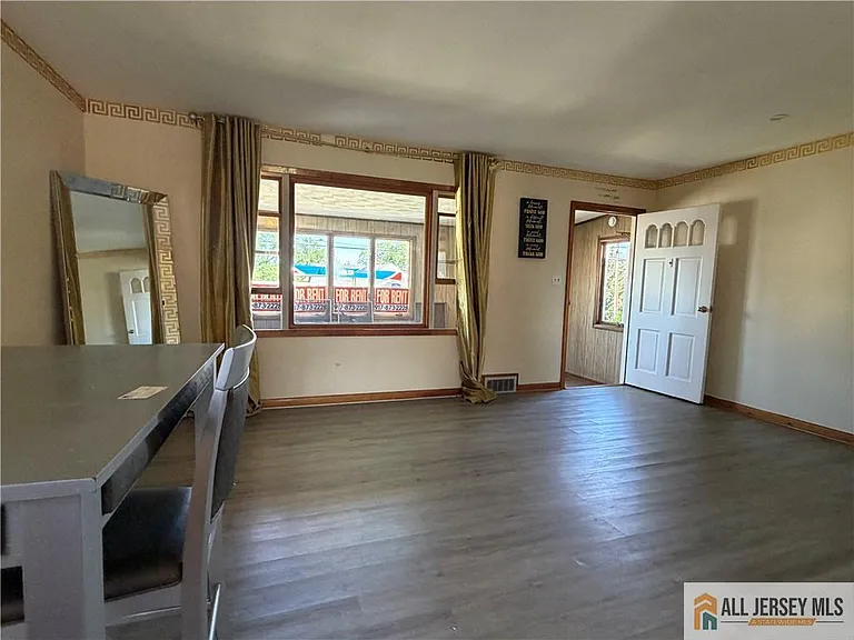 1710 Lincoln Hwy #27 — Photo 2