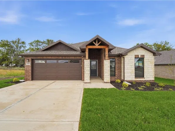 18450 W 195th St, Spring Hill, KS 66083