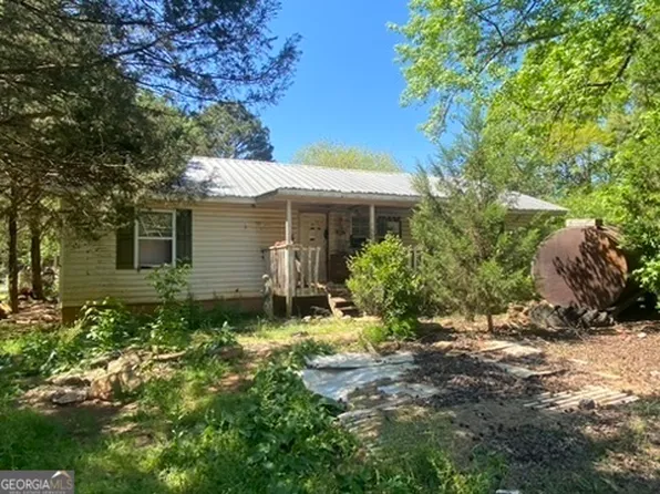 2392 Hancock Dr, Social Circle, GA 30025