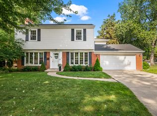 106 S Stratford Rd, Arlington Heights, IL 60004