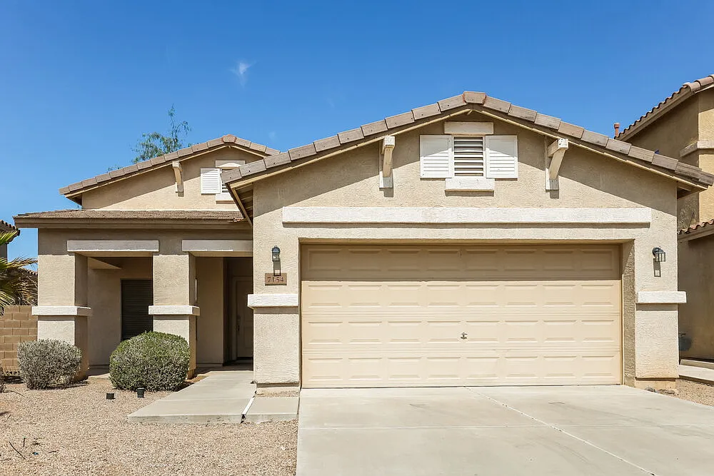 3 bed, 2.0 bath, 1711 sqft, $2,070 — Photo 1