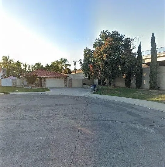 6769 N Constance Ave — Photo 1