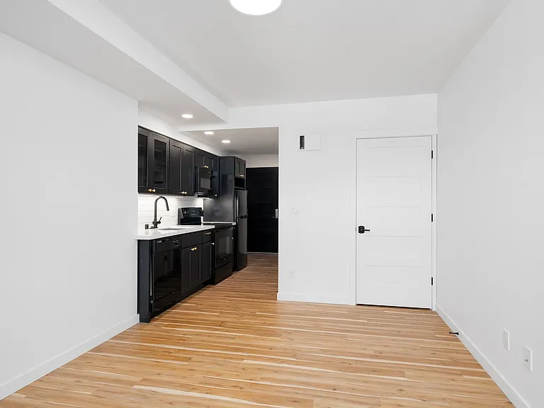 Woodworth Apartments | Vibrant & Luxurious Living in Capitol Hill — Photo 35
