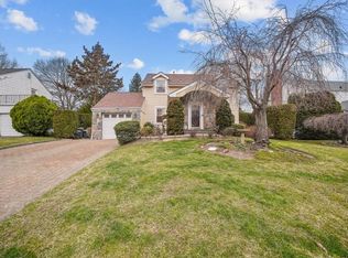 8 Longview Dr, Eastchester, NY 10709