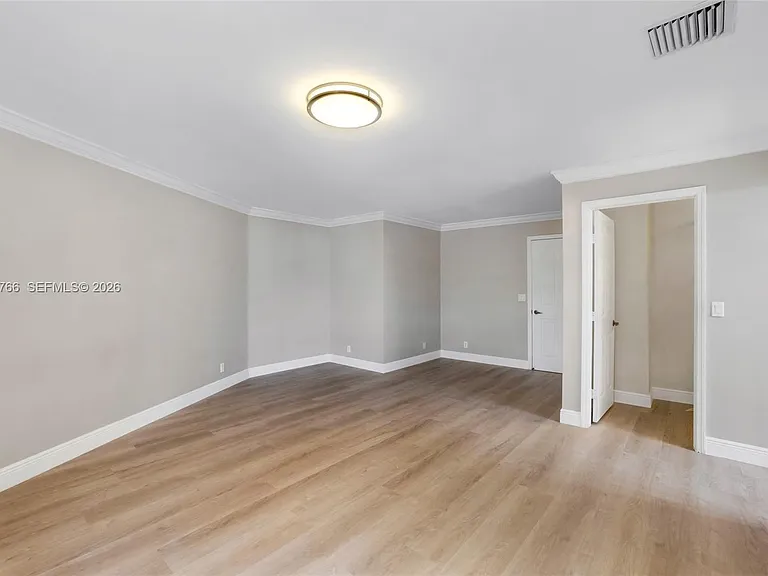 2929 SW 18th Ter — Photo 16