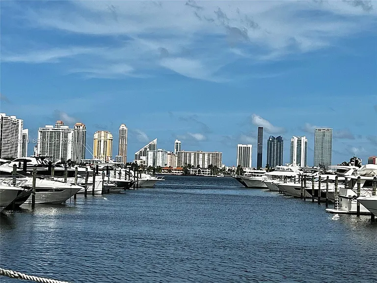 17111 Biscayne Blvd #1102 — Photo 33