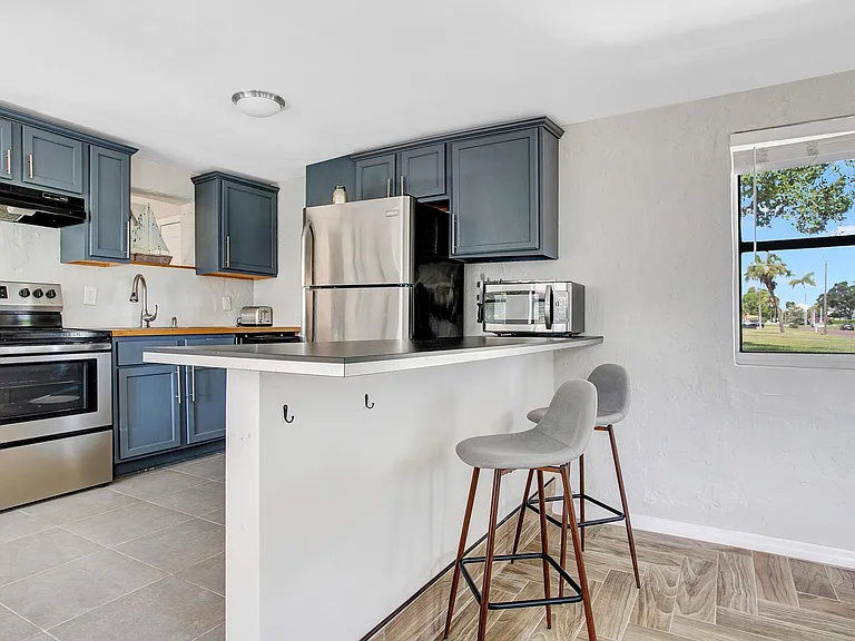 1010 W Grace St — Photo 6