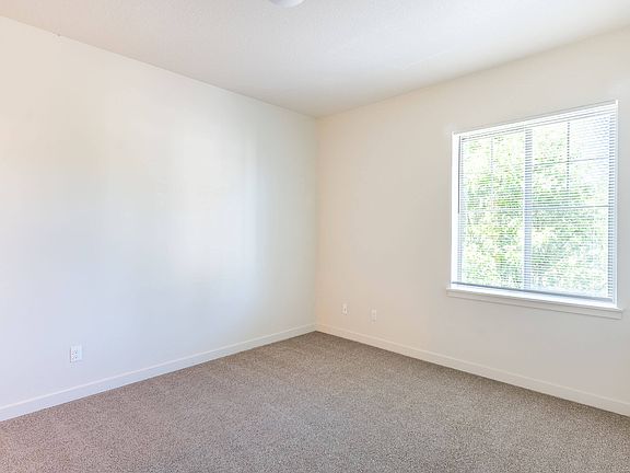 4th image of 329 Fossholm St NE #D-07